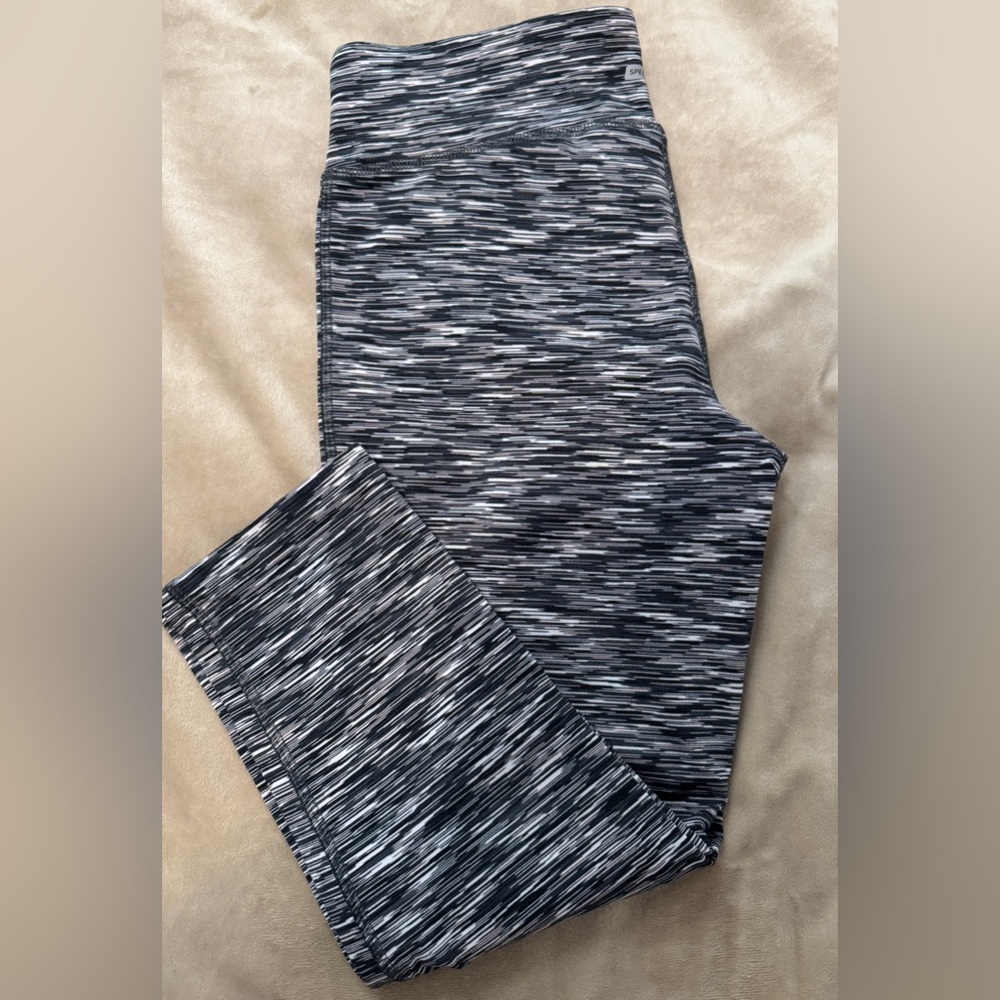 Spalding Black and White Size Small Capri Legging